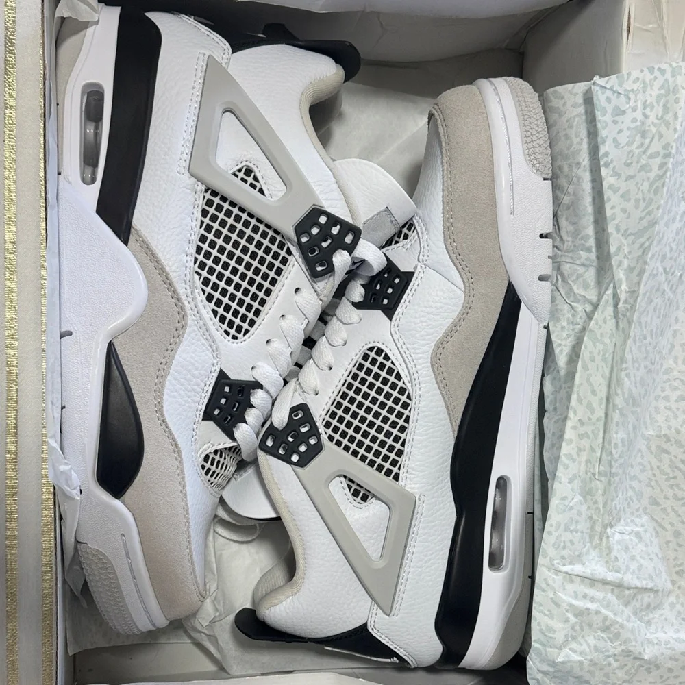 Air Jordan 4 Retro White/Black -neutral) Sneakers. NIB /NWT. Hard to find. - Picture 3 of 5